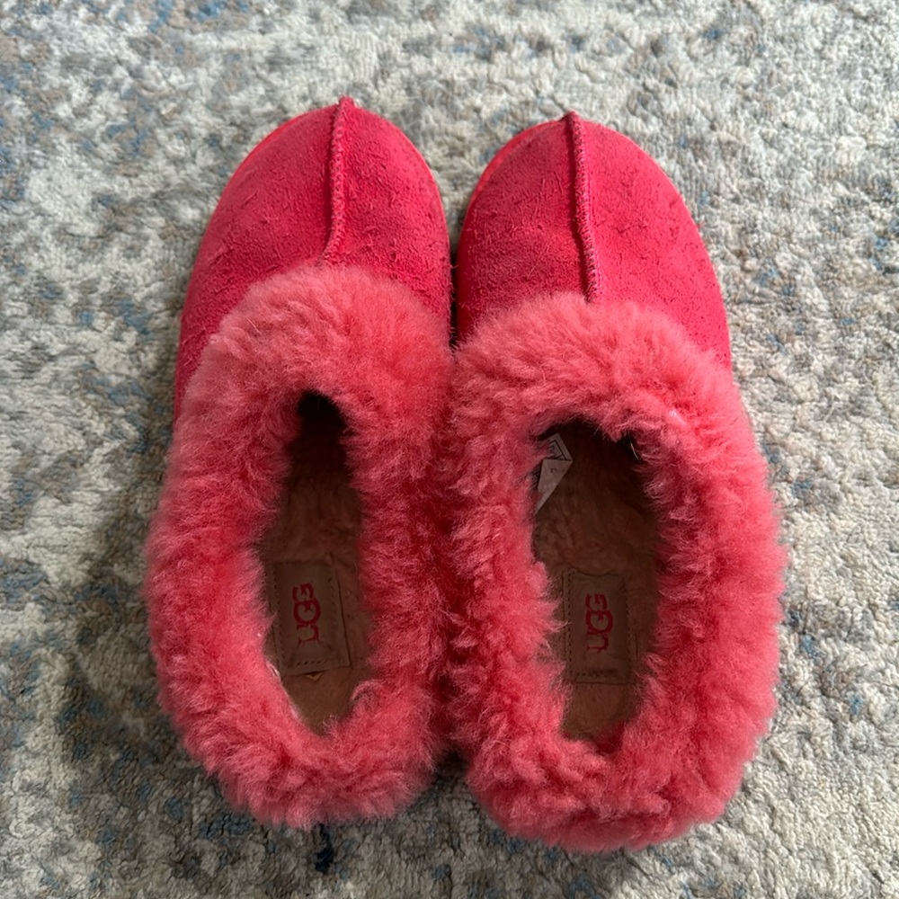 UGG Moraene I’m a true 8 1/2, these are a 9